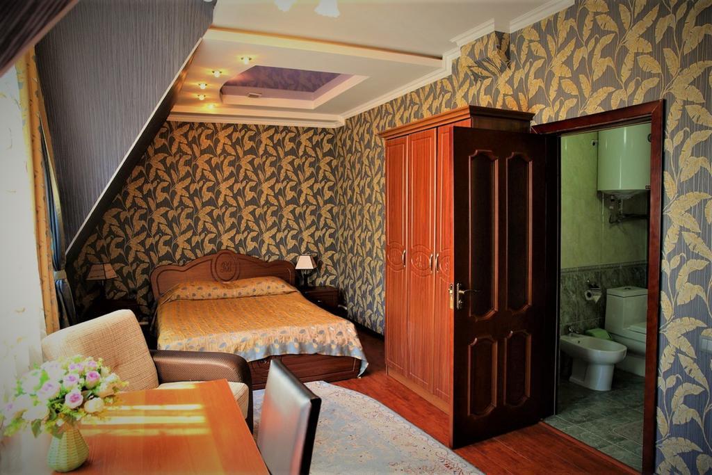 Bishkek Villa Hotel Ngoại thất bức ảnh
