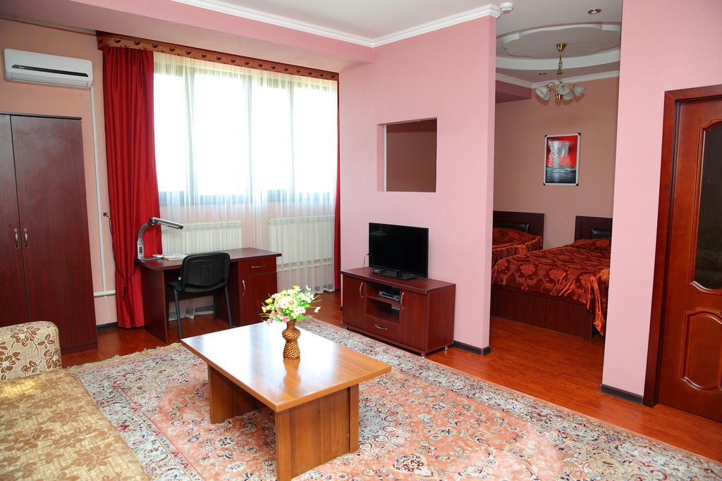 Bishkek Villa Hotel Ngoại thất bức ảnh